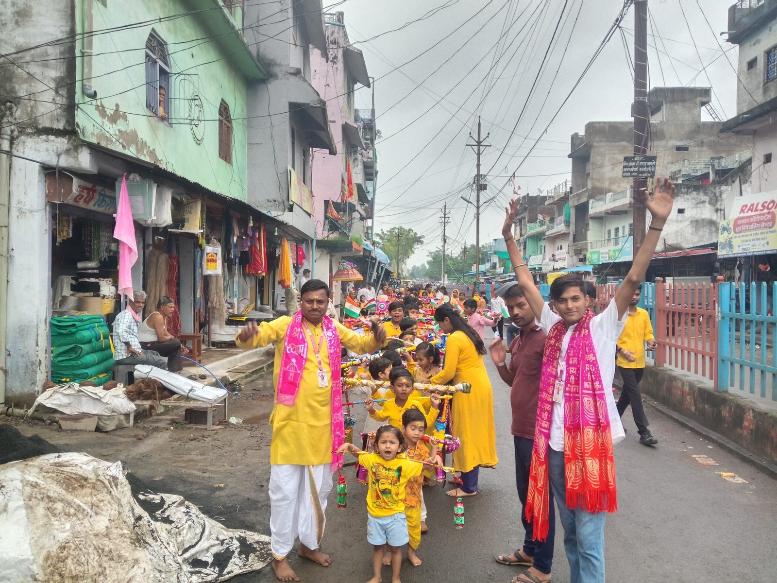 मोबाइल से भक्ति की ओर बढ़ते नन्हे कदम,खाटू श्याम परिवार ने निकाली विशाल कांवड़ यात्रा