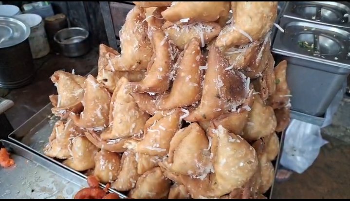 बीना में खाद्य सुरक्षा विभाग ने मिष्ठान प्रतिष्ठानों का किया औचक निरीक्षण, मिलावटखोरों पर की कार्रवाई