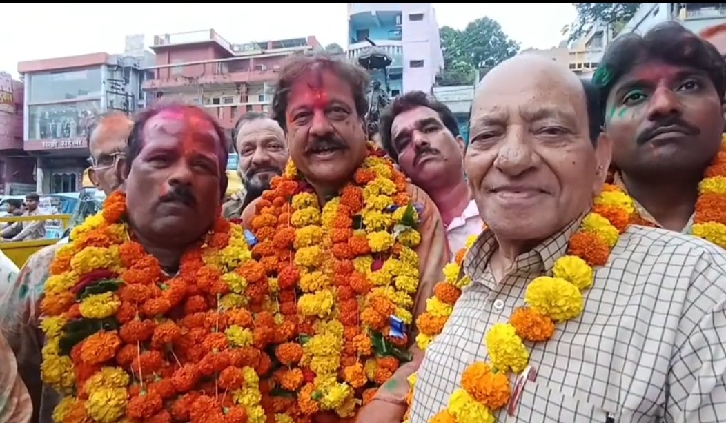 अन्नी दुबे बने सागर जिला अधिवक्ता संघ के अध्यक्ष, 7 वोटों से दर्ज की जीत; कलेक्ट्रेट से तीन बत्ती तक निकला जुलूस